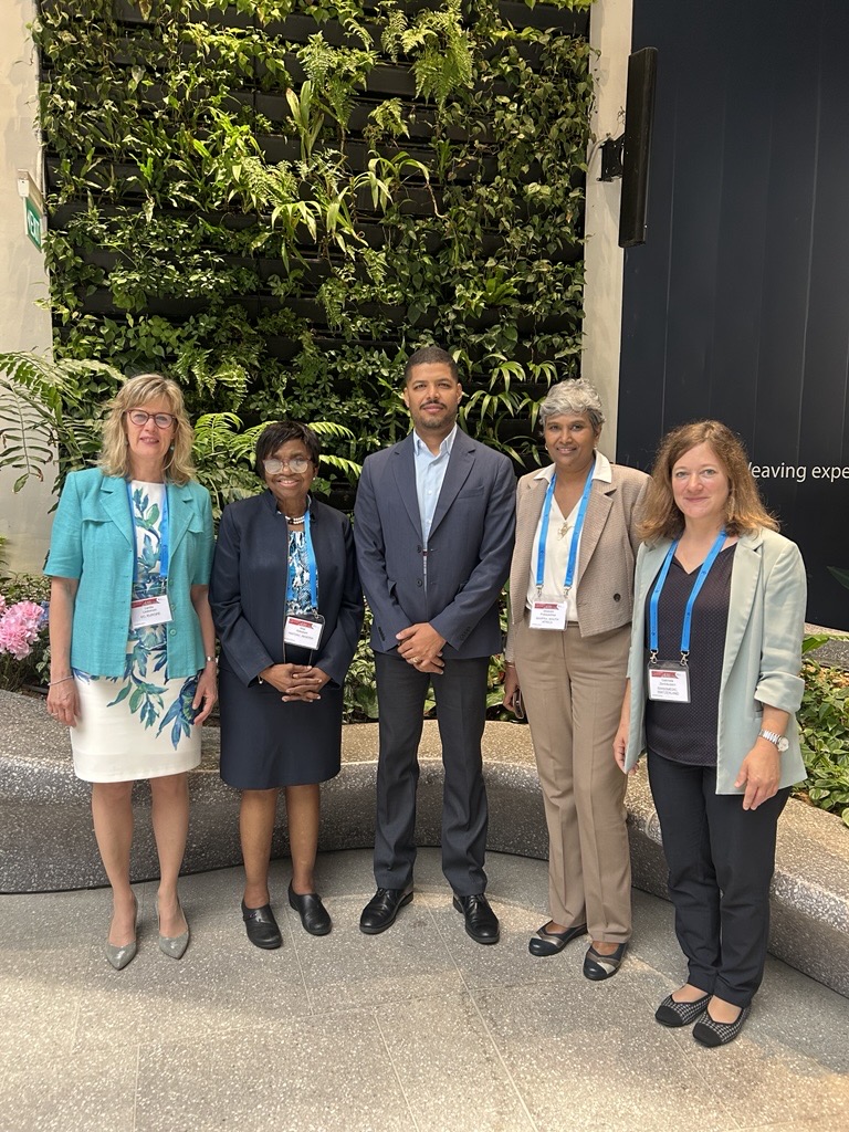 Representatives of new Members and Observers with Assembly Chair & Vice-Chair